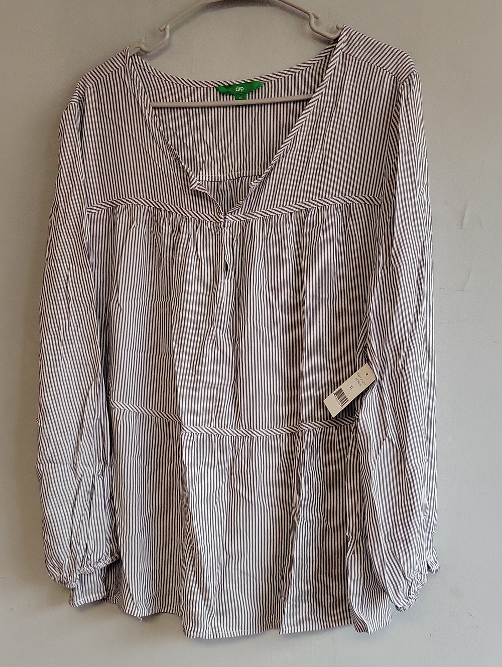 New women's large gray/white vertical striped tiered flowy long sleeve shirt